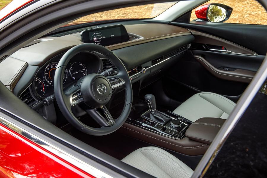 Интерьер Mazda CX-30 2019 года  (NA) (фото 19 из 40)
